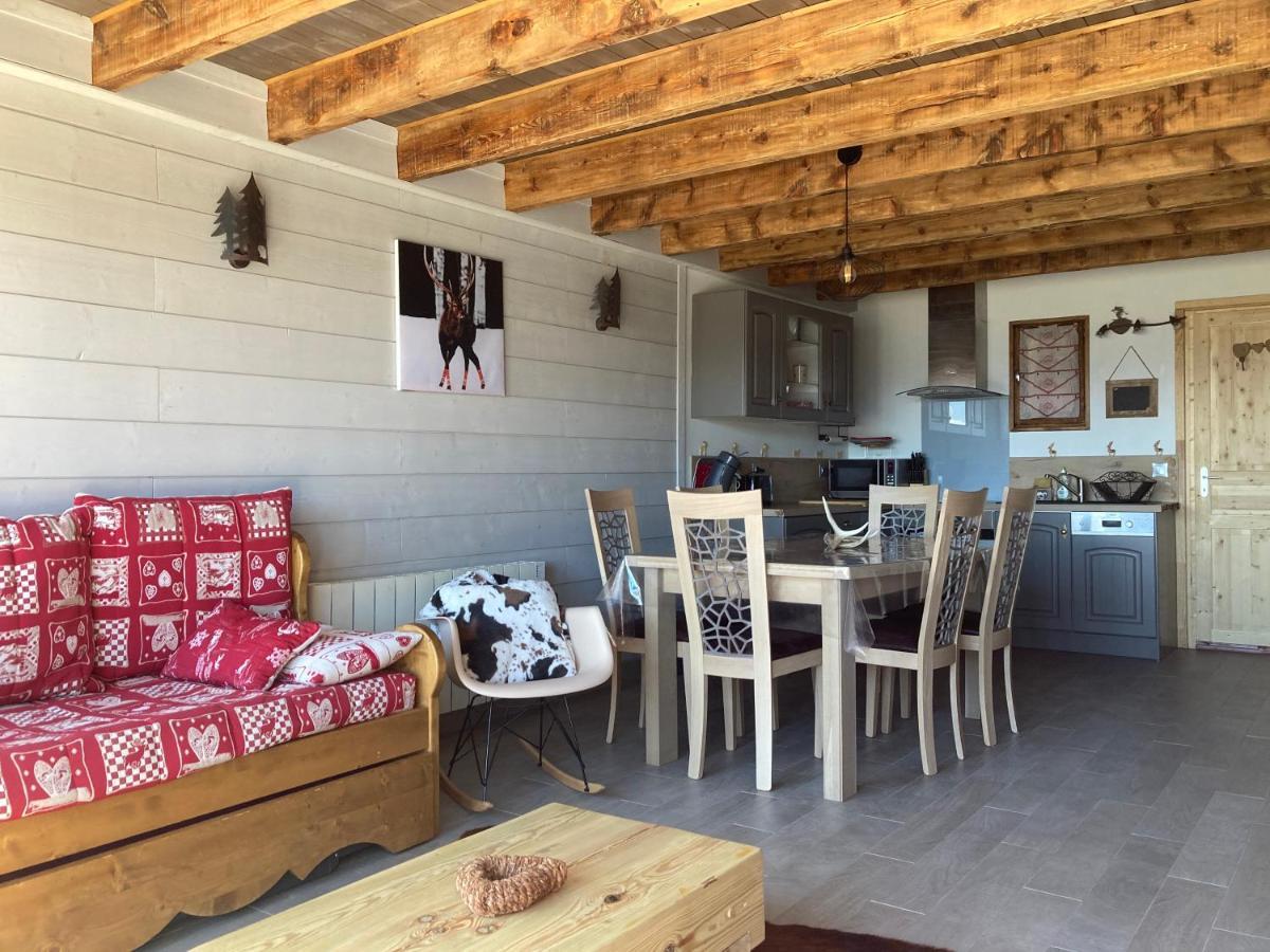 Chalet Cosy Renove Avec Vue Sur Le Lac 莱桑格勒 外观 照片